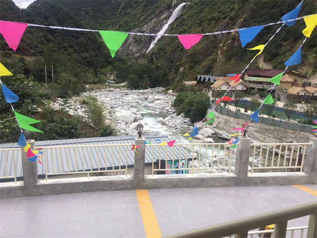 度假区人造温泉热水系统